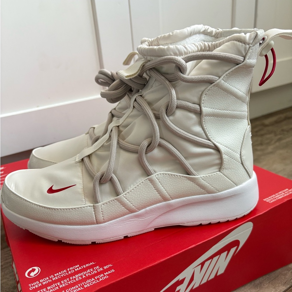 Nike Tanjun High Top Running Boots Sneakers Sz 9